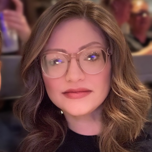 Meet your Posher, Jennifer - Picture 2 of 12